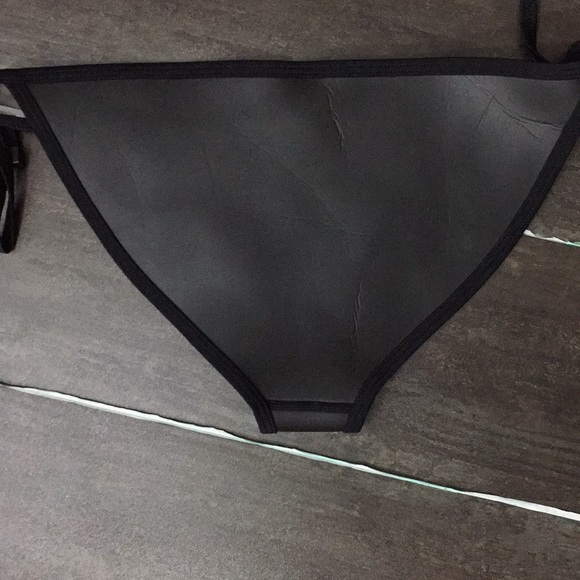 Triangl black side tie bikini bottoms size XS - Picture 3 of 8